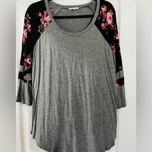 Maurice’s Casual mid length sleeve floral shirt - Picture 6 of 7